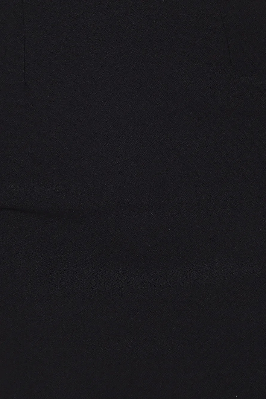 Black off shoulder short dress with off shoulder design and mesh stitching at the waist, suitable for parties, dates, etc