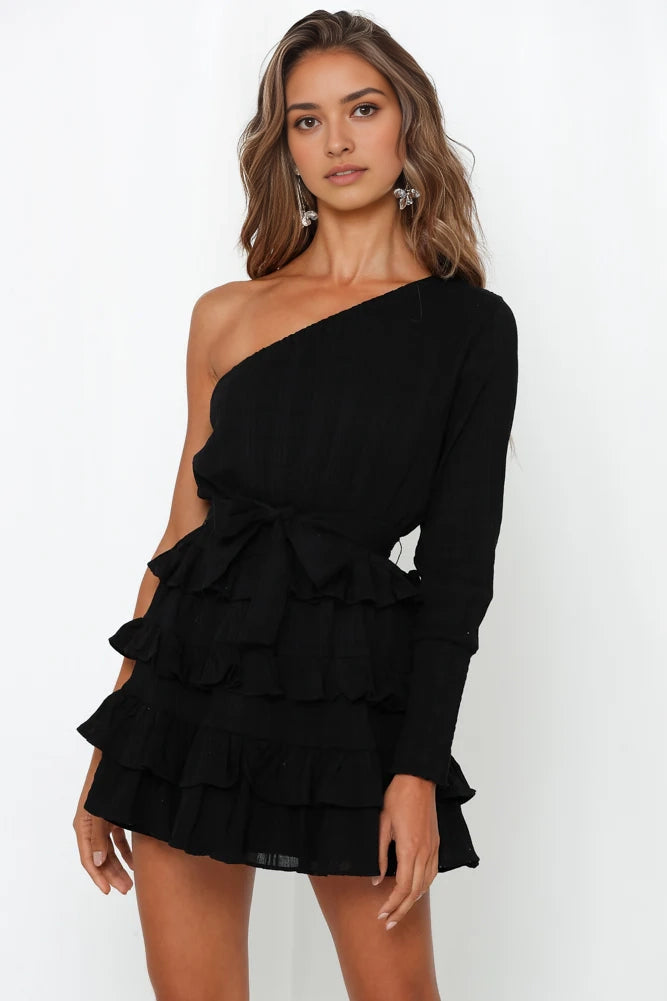 Black one shoulder dress with single-sided long sleeves, featuring a multi-layered ruffle edge design at the hem, suitable for parties, dates, and other occasions