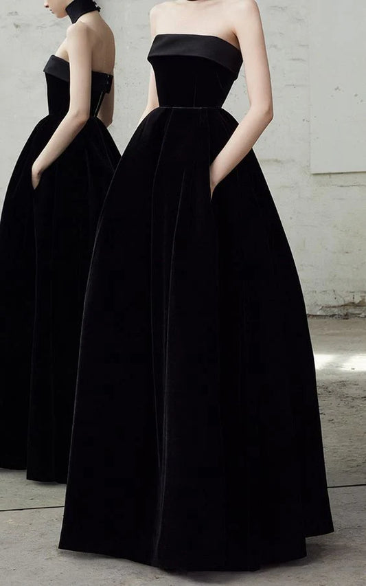 Black velvet dress with strapless design, high waist and large skirt suitable for dinners, dances and other occasions