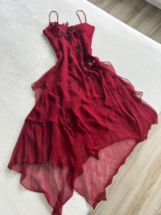 Burgundy Appliques Layered A Line Spaghetti Strap Chiffon Party Dress Prom Dress simple gentle atmospheric and unique desi Bring summer colors to enhance whiteness