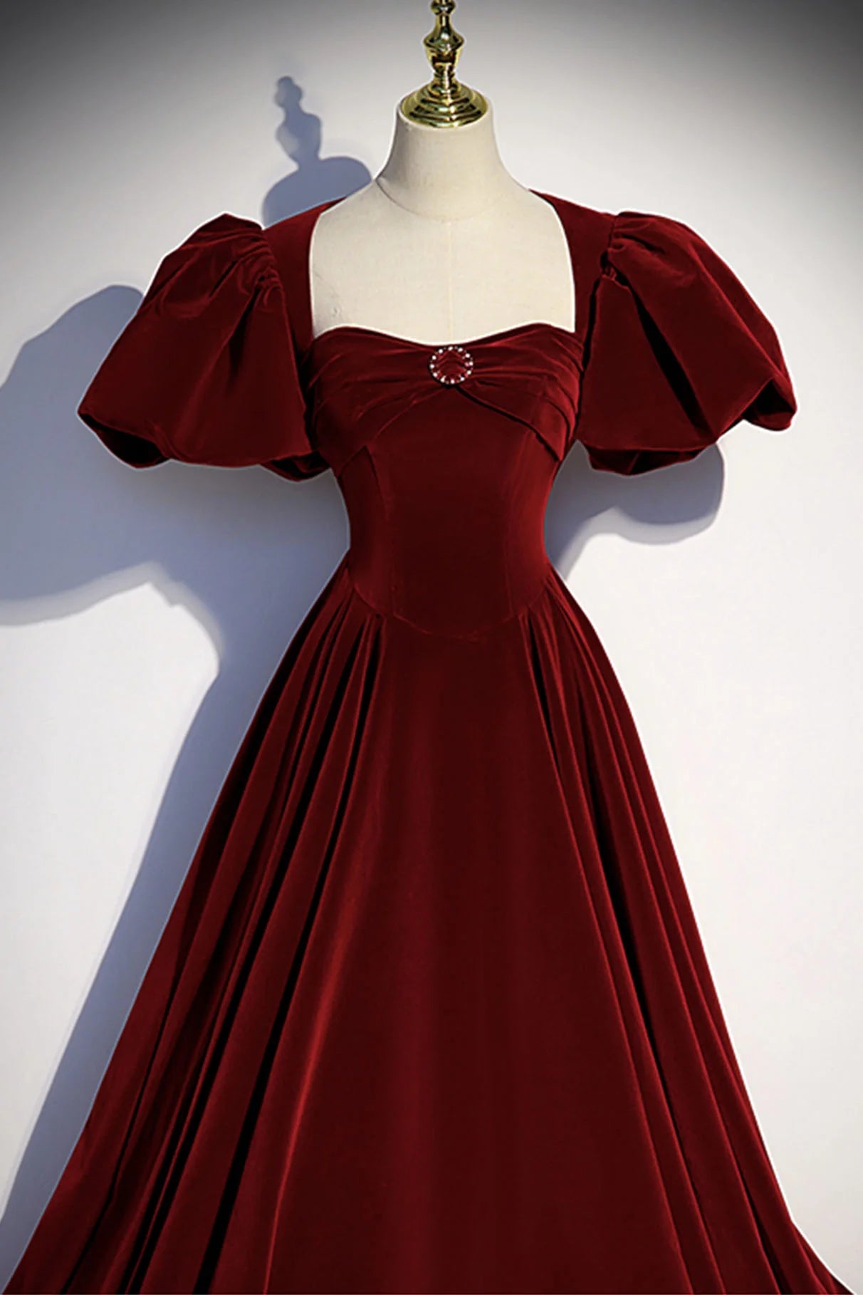 Burgundy Velvet Long Prom Dress for Wedding simple gentle atmospheric and unique desi Bring summer colors to enhance whiteness