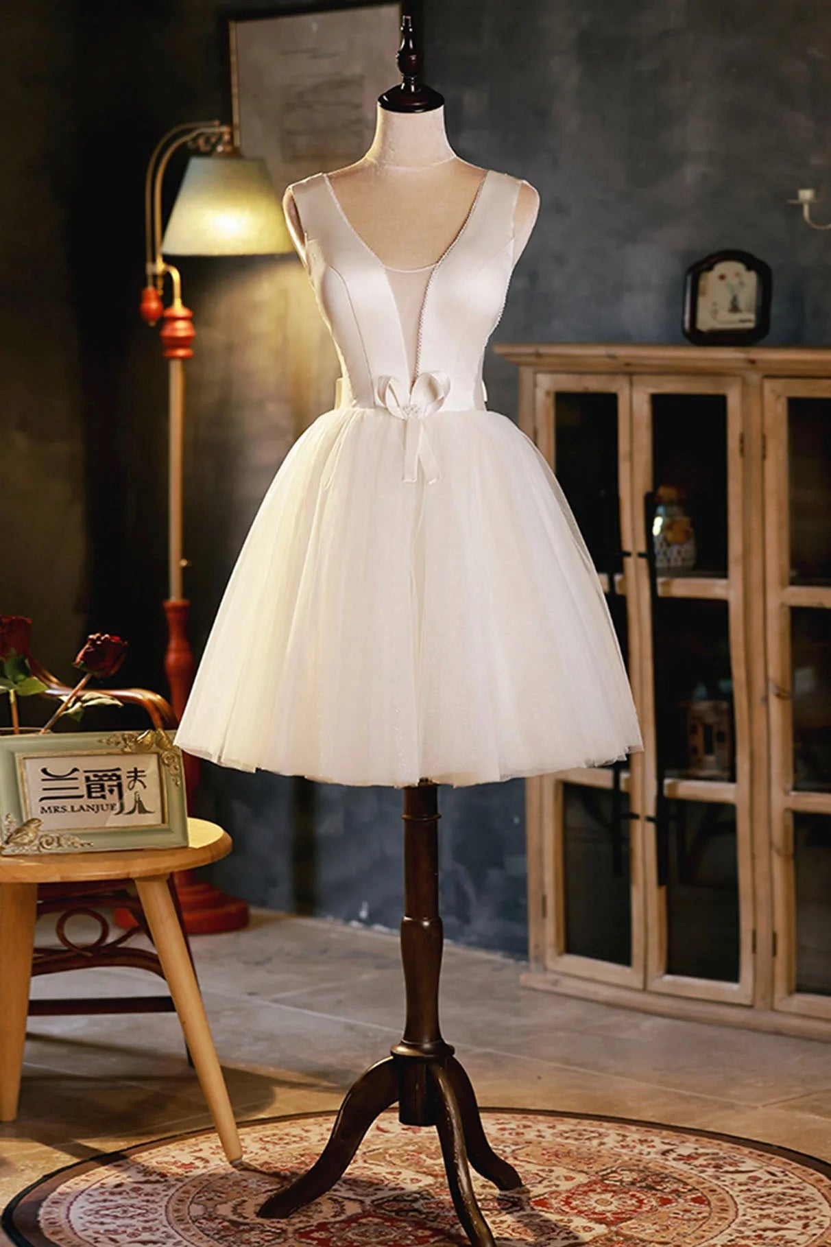 Champagne V-Neck Tulle Short Prom Dress Champagne Homecoming Dress simple gentle atmospheric and unique desi Bring summer colors to enhance white