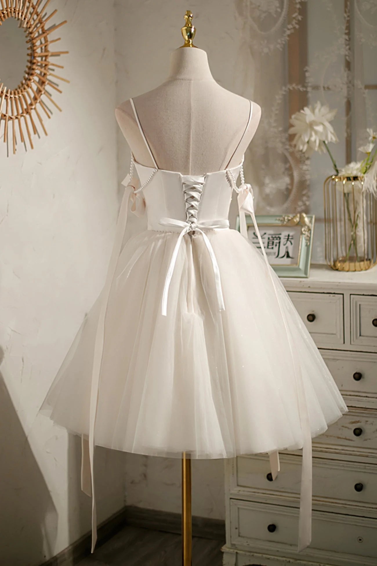 Champagne V-Neck Tulle Short Prom Dress Spaghetti Straps Party Dress with Bow simple gentle atmospheric and unique desi Bring summer colors to enhance white