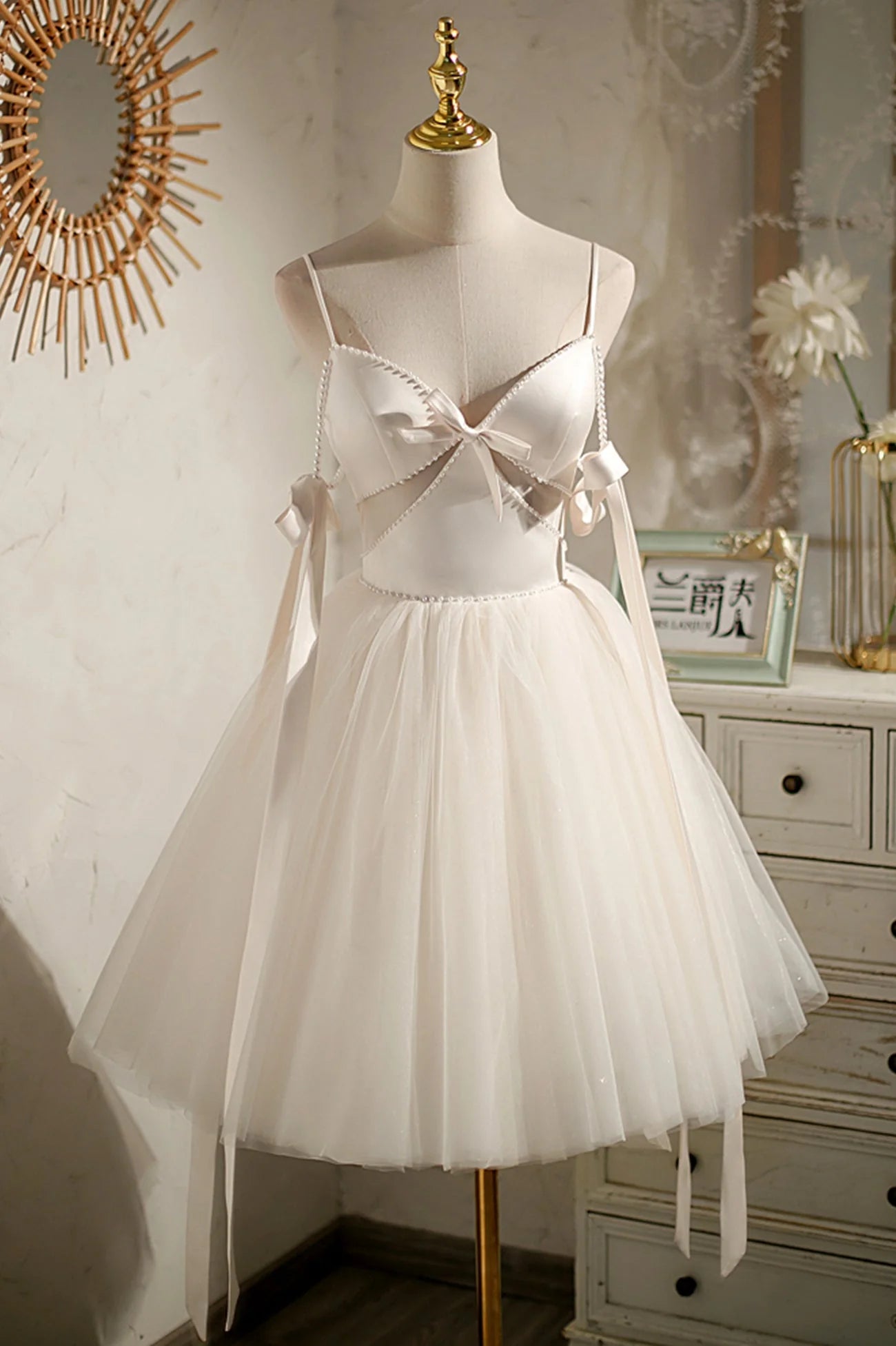 Champagne V-Neck Tulle Short Prom Dress Spaghetti Straps Party Dress with Bow simple gentle atmospheric and unique desi Bring summer colors to enhance white