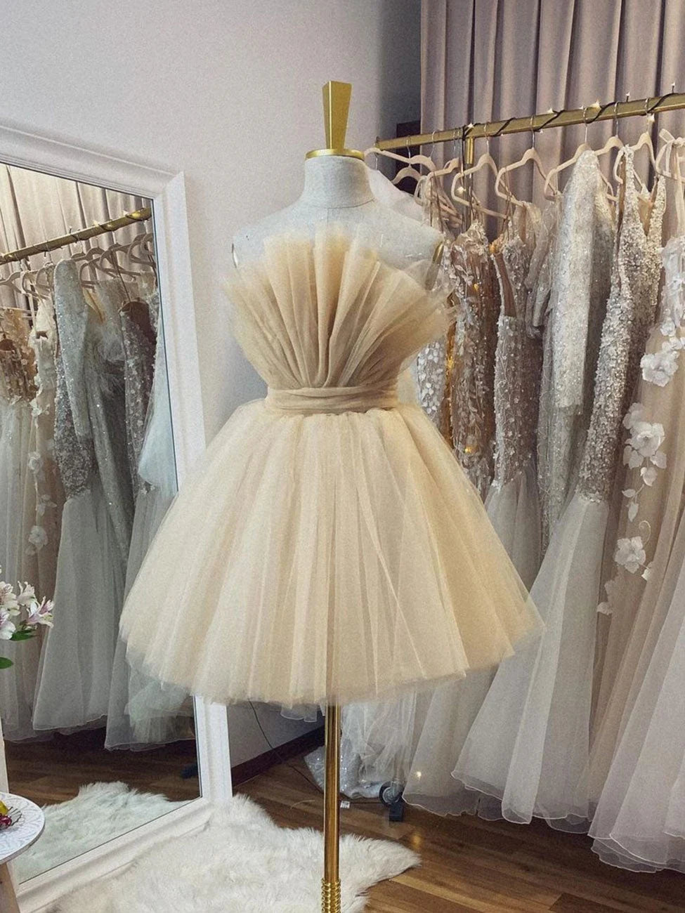 Champagne tulle short prom dress champagne tulle homecoming dress simple gentle atmospheric and unique desi Bring summer colors to enhance whiteness ﻿