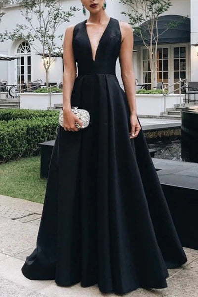 Charming Long A-Line Black V-Neck Sleeveless A-Line Halt Stain Prom Dresses with Bow Simple gentle atmospheric and unique design
