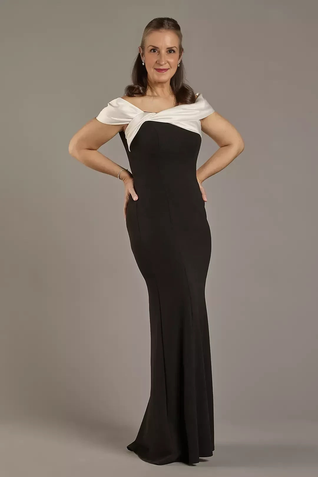 Chic Mermaid Off Shoulder Sleeveless Zipper Back Floor Length Mother of the Bride Dress