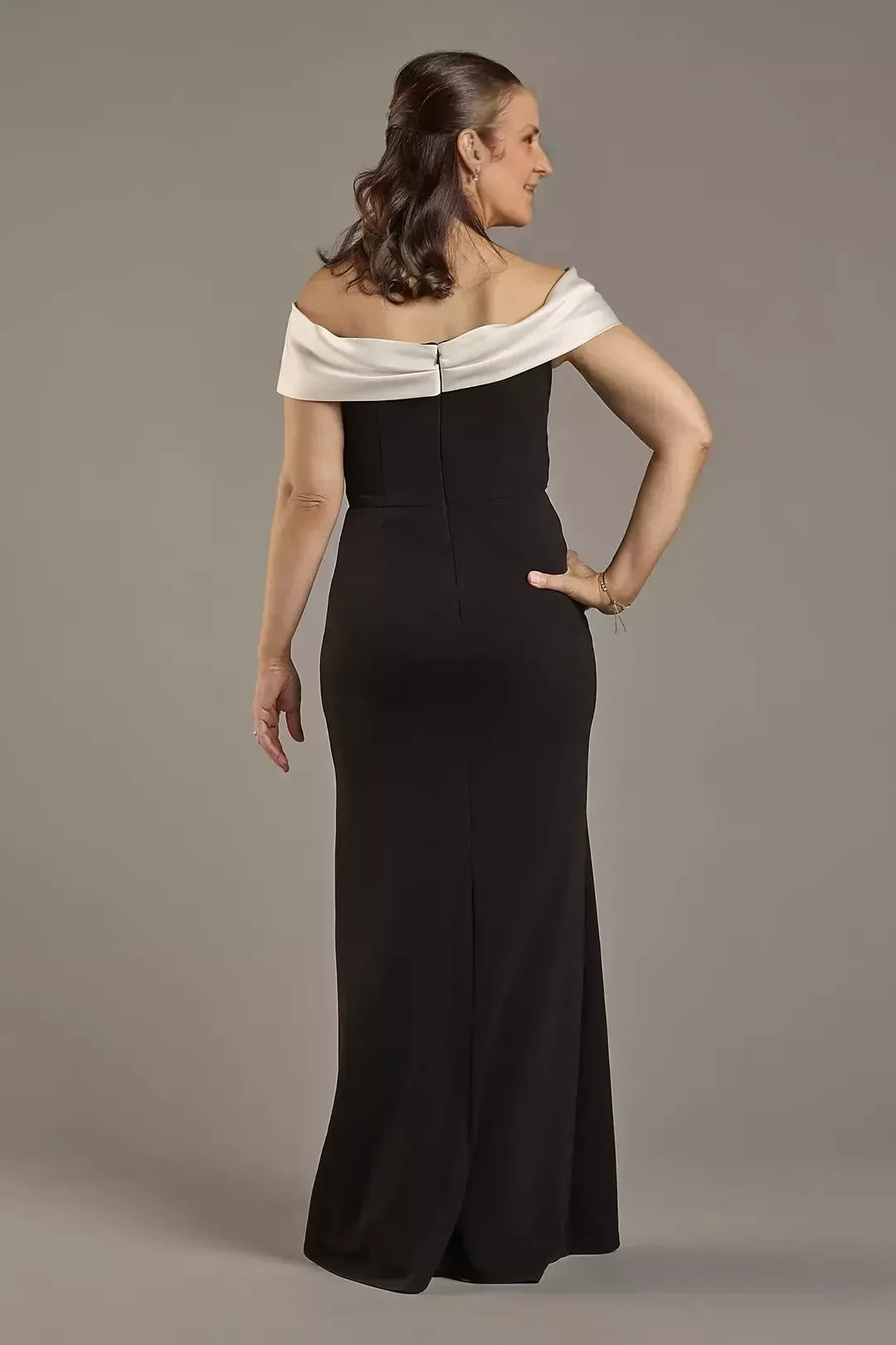 Chic Mermaid Off Shoulder Sleeveless Zipper Back Floor Length Mother of the Bride Dress