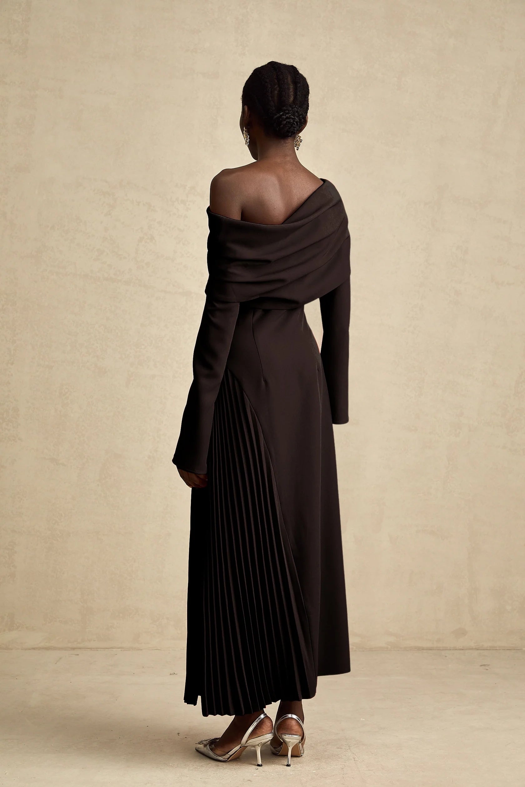 Chocolate Brown Off - Shoulder Maxi Dress with Pleated Detail Valentine high-slit pleated maxi dress in Black Evening Dress
