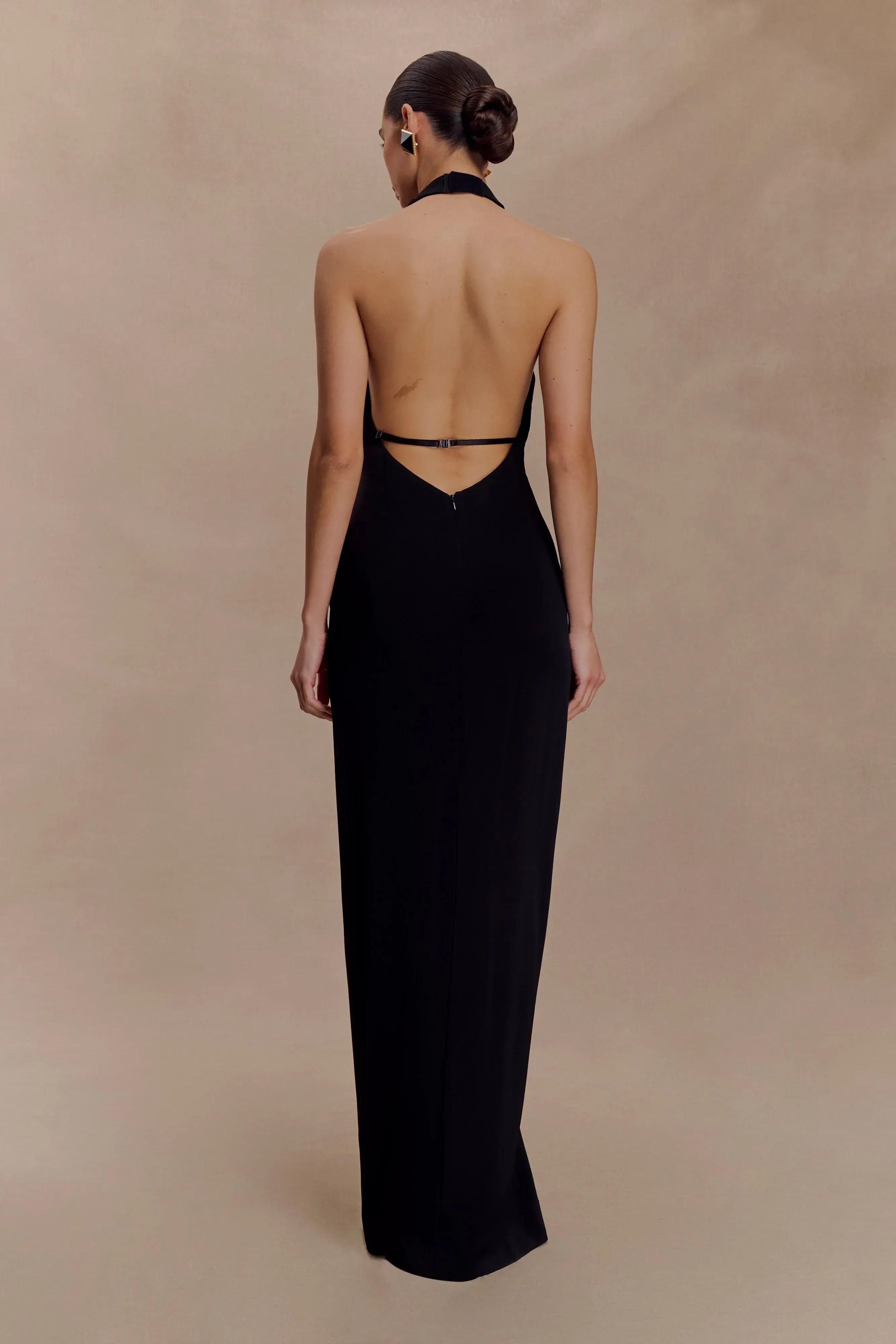 Classic Sheath Halter Neck Sleeveless Cutout Back Floor Length Prom Dress