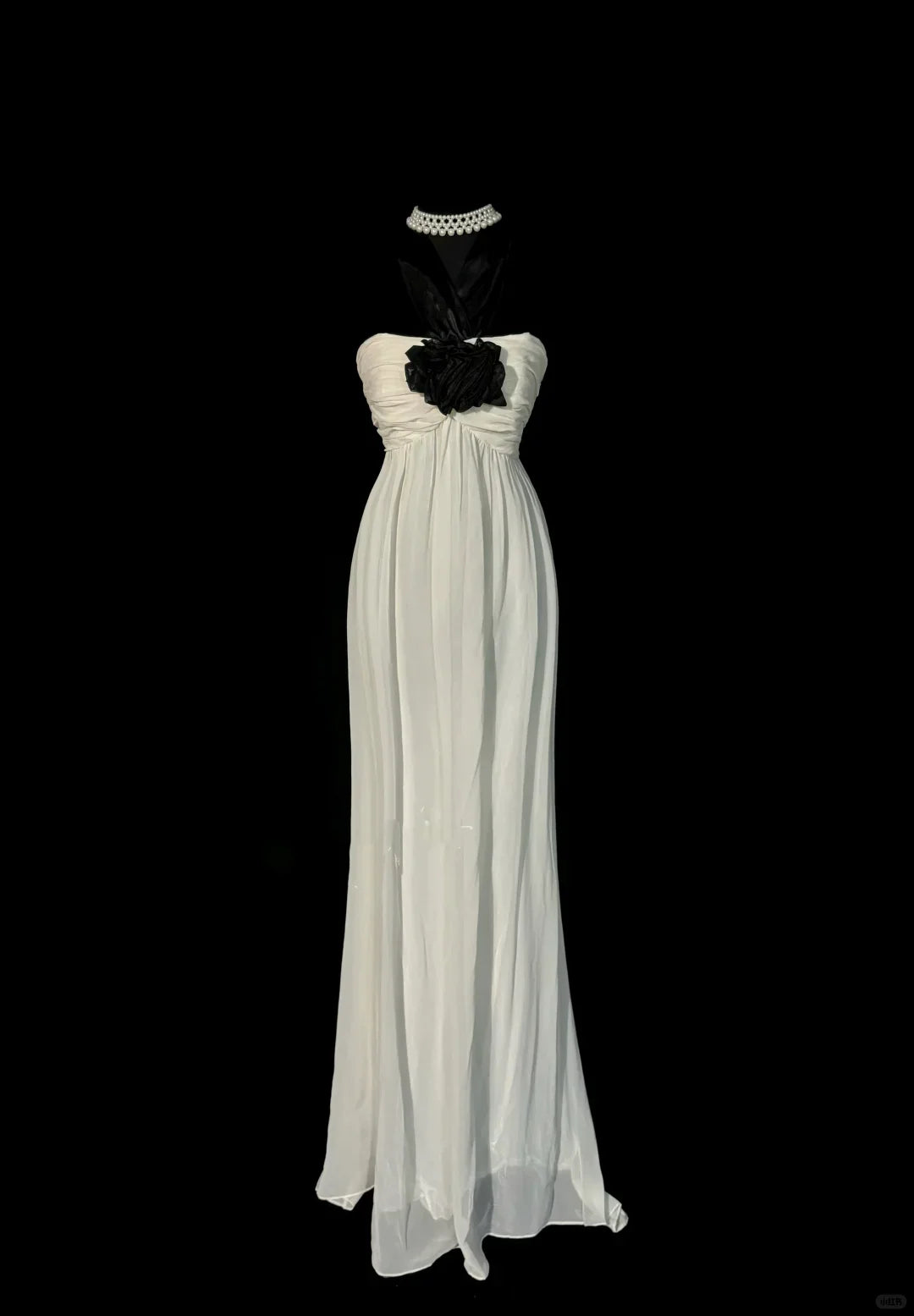 Classy Elegant A line Halter White Chiffon Sleeveless Long Prom Dresses simple gentle atmospheric and unique desi Bring summer colors to enhance whiteness