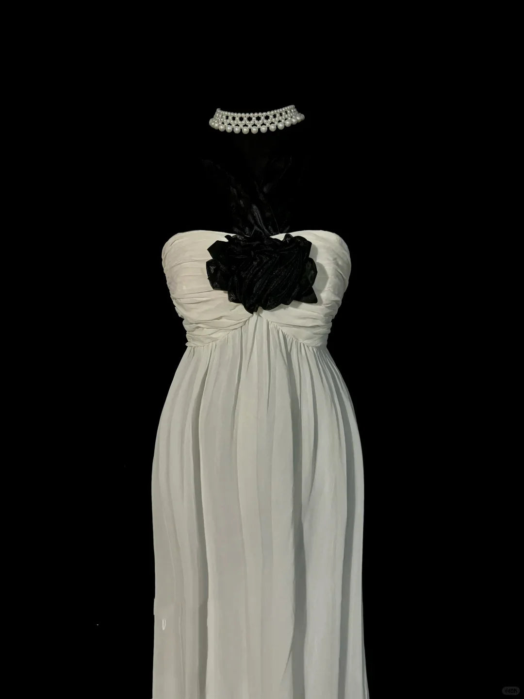 Classy Elegant A line Halter White Chiffon Sleeveless Long Prom Dresses simple gentle atmospheric and unique desi Bring summer colors to enhance whiteness