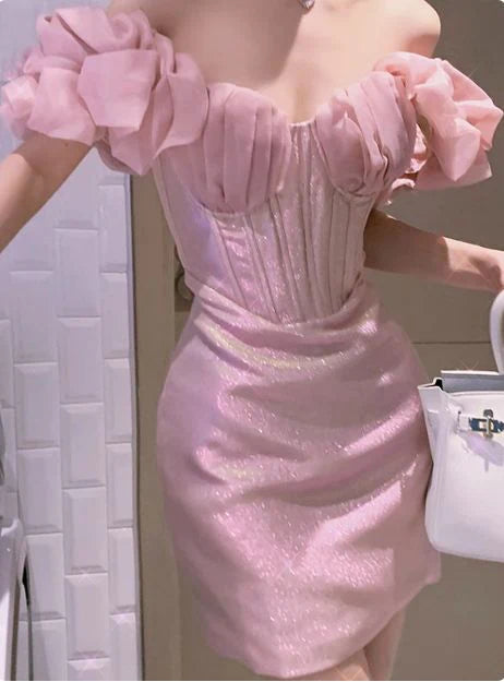 Classy Off The Shoulder Sheath Short Homecoming Dress Pink Sweetheart Neck Mini Party Dress simple gentle atmospheric and unique desi Bring summer colors to enhance whiteness