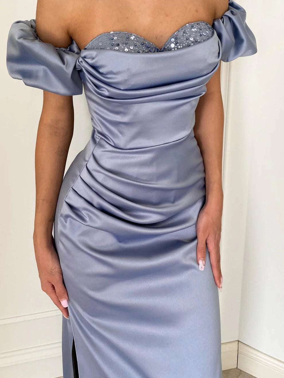 Column Off-the-Shoulder Floor-length Long Dresses With Split Side & Sequins simple gentle atmospheric and unique desi Bring summer colors to enhance whiteness