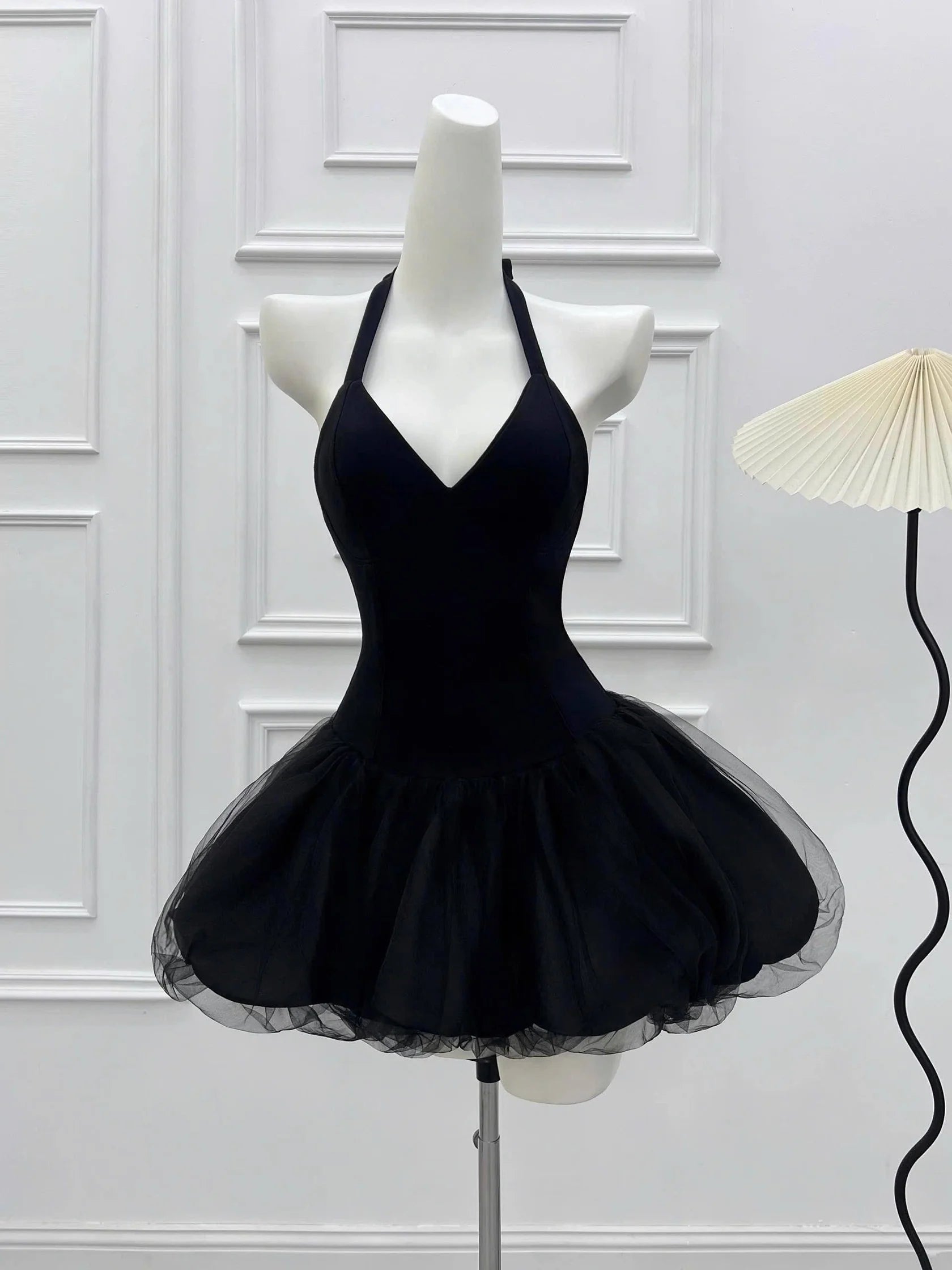 Cute Ball Gown Halter Little Black Dress Party Dresses Short Formal Homecoming Dresses Night Chic Elegant Short Dresses Cocktail Dress 16th Birthday Outfits Hoco Dresses
