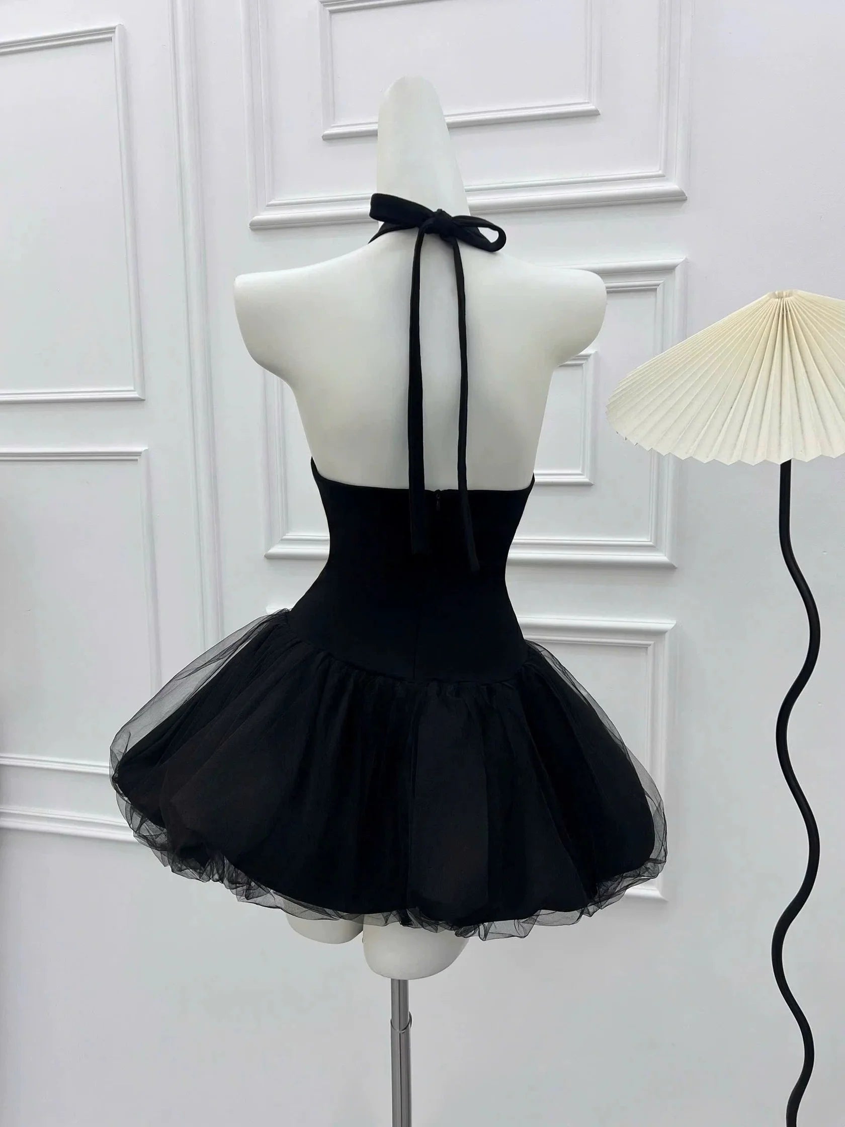 Cute Ball Gown Halter Little Black Dress Party Dresses Short Formal Homecoming Dresses Night Chic Elegant Short Dresses Cocktail Dress 16th Birthday Outfits Hoco Dresses