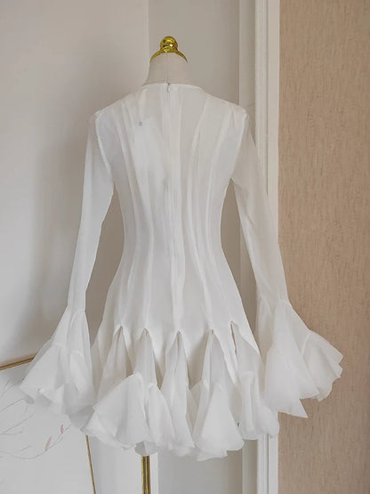 Cute Sheath Scoop Neckline White Long Sleeves Short Homecoming Dresses Birthday Outfits simple gentle atmospheric and unique desi Bring summer colors to enhance whiteness