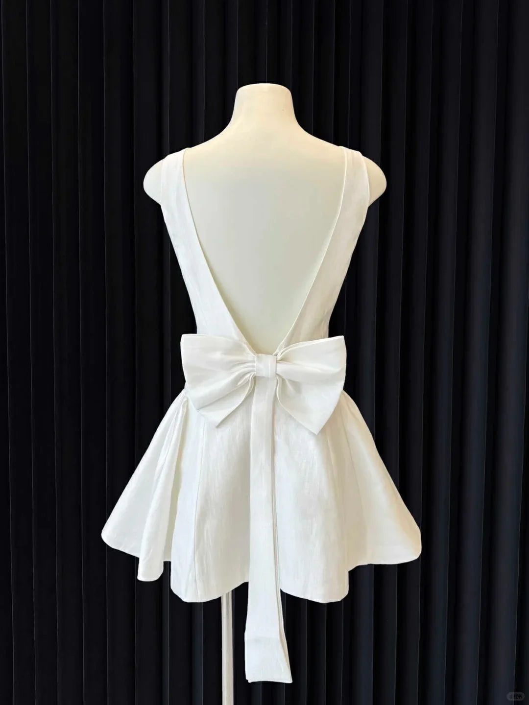 Cute Square Neck White Backless Satin A Line Short Party Dress Formal Graduation Homeocming Dress With Bow simple gentle atmospheric and unique desi Bring summer colors to enhance whiteness