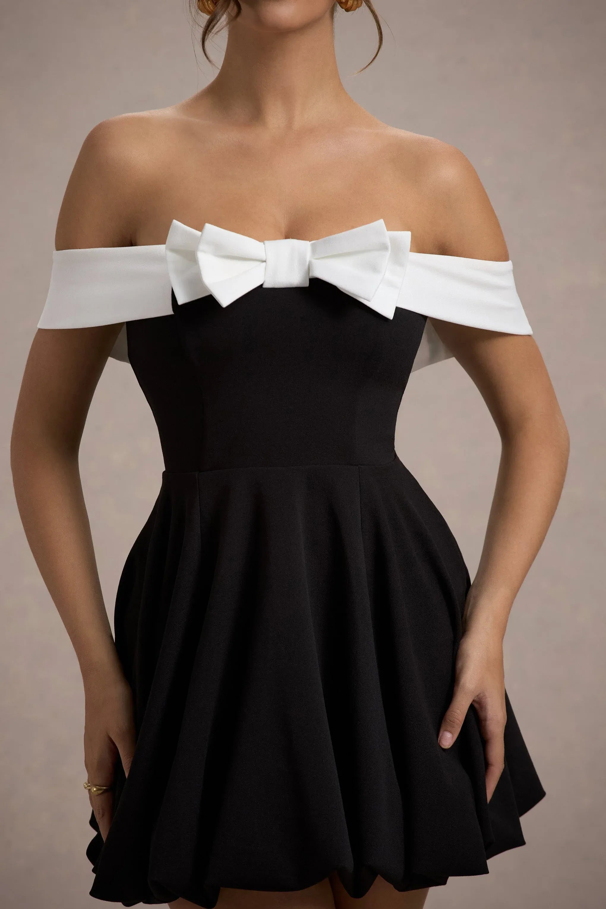 Daring A Line Off Shoulder Sleeveless Bow Accent Mini Short Prom Dress