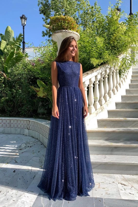 Deep blue sleeveless long dress with glitter all over the skirt body, suitable for dinners, dances, award ceremonies, etc