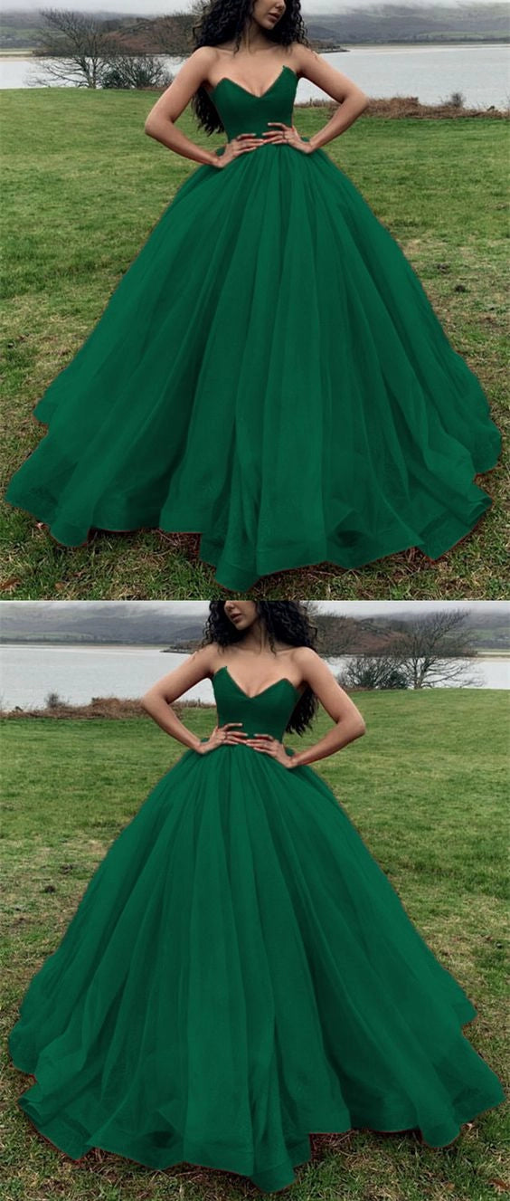 Deep green dress with strapless design, high waist and large skirt suitable for occasions such as dinners and dances,