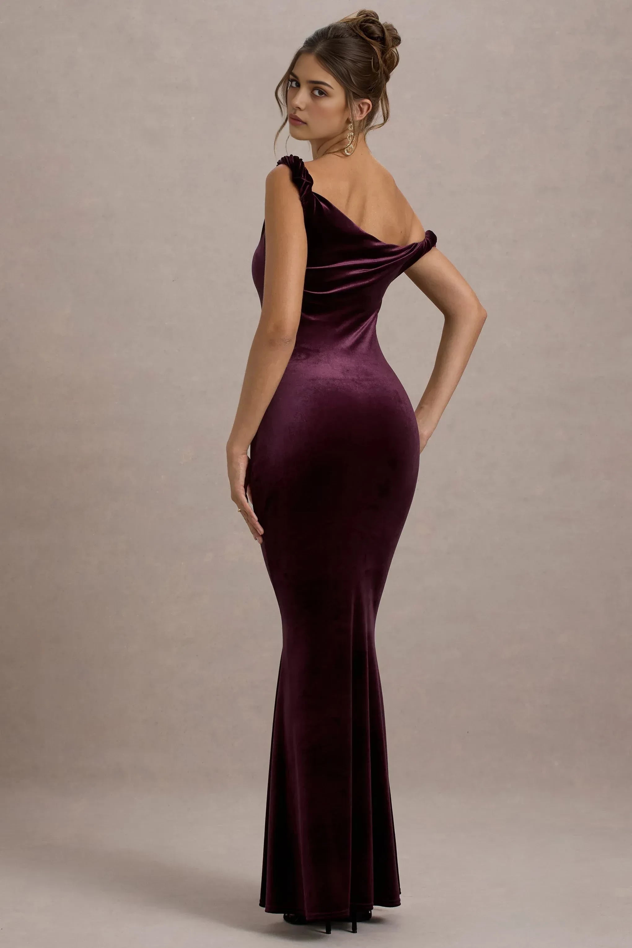 Dramatic Mermaid One Shoulder Ruched Accent Sleeveless Floor Length Prom Dress