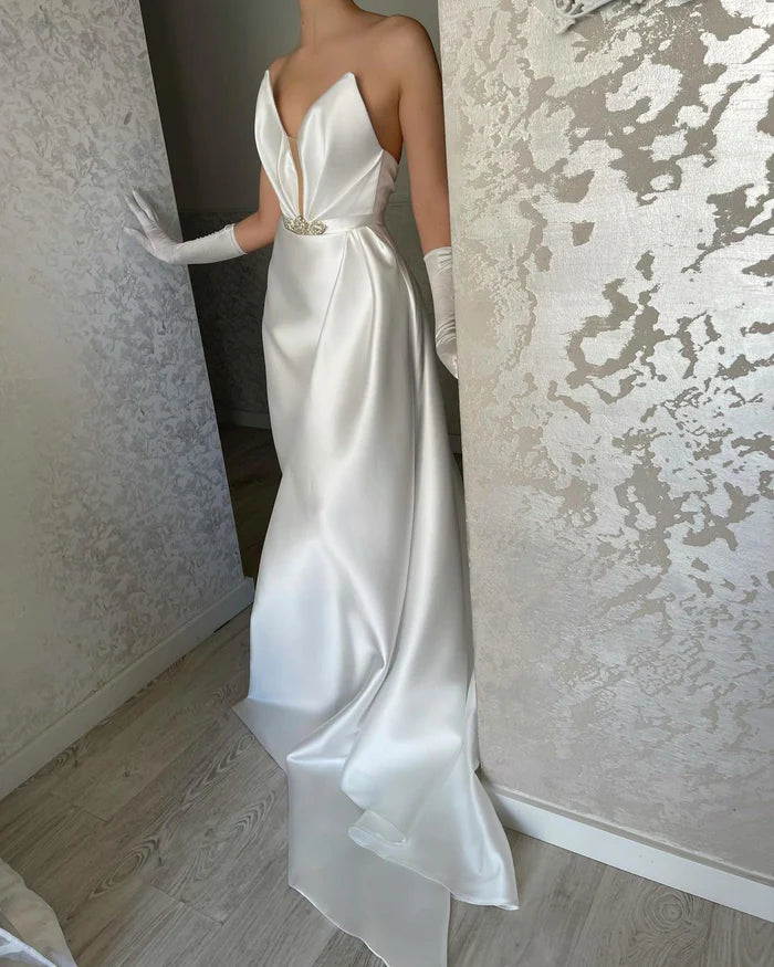 Elegant Floor-Length V-neck Sleeveless Satin Prom Dress with Classy Touch Simple gentle atmospheric and unique design  ﻿