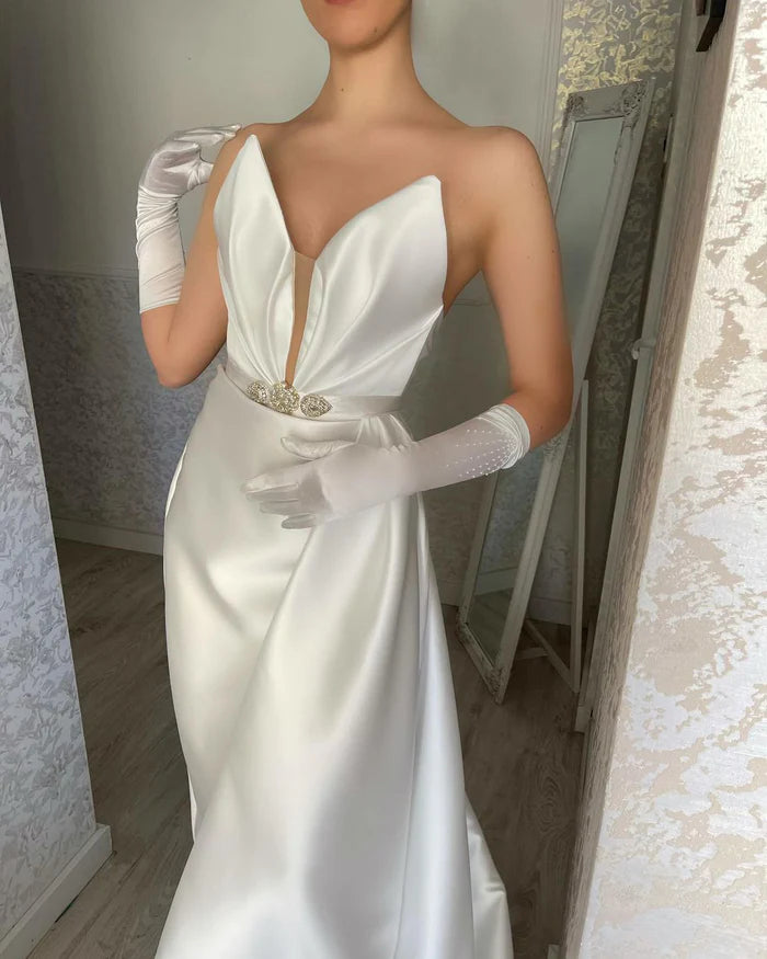 Elegant Floor-Length V-neck Sleeveless Satin Prom Dress with Classy Touch Simple gentle atmospheric and unique design  ﻿
