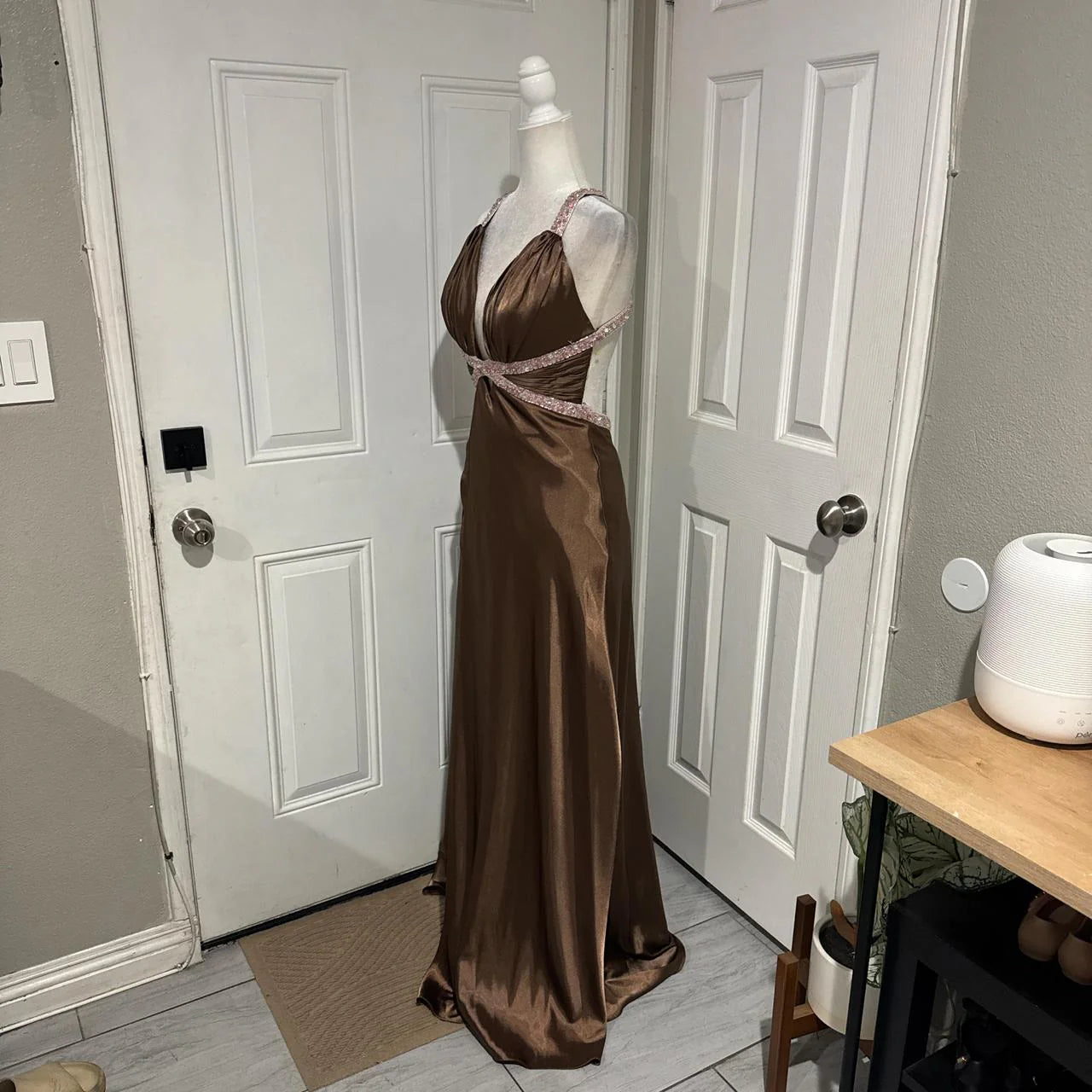Elegant Long Satin V Neck Ball Gown Evening Dress Party Dress simple gentle atmospheric and unique desi Bring summer colors to enhance whiteness