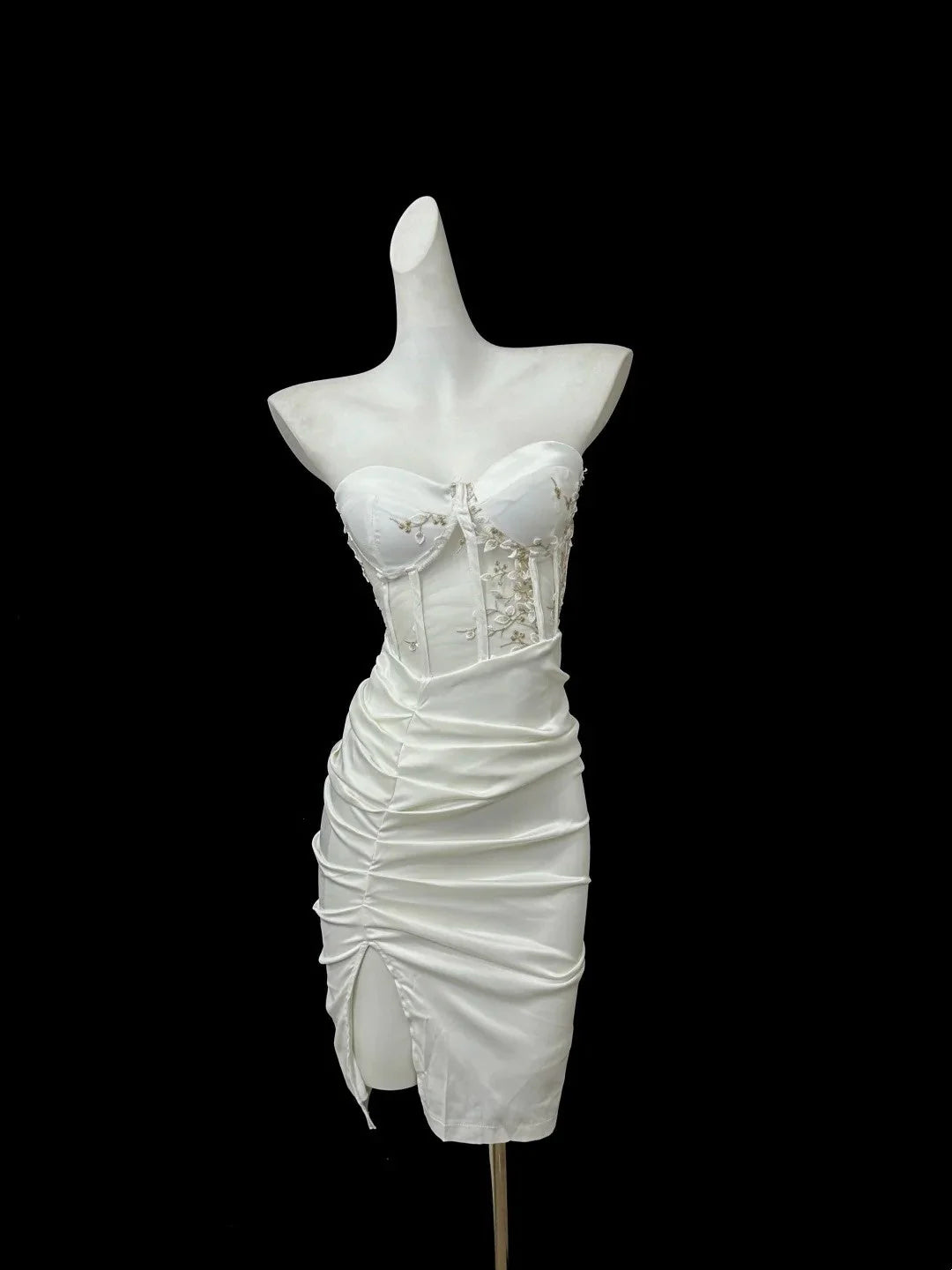 Elegant white strapless embroidered slim skirt with pleated slit design showcasing sexy charm