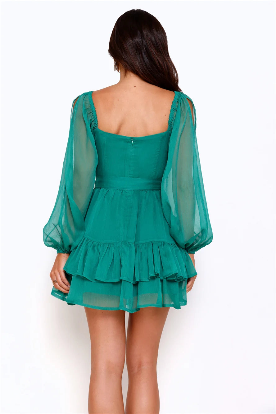 Emerald green dress with heart-shaped neckline design and lace up decoration at the waist, suitable for dates, parties and other occasions