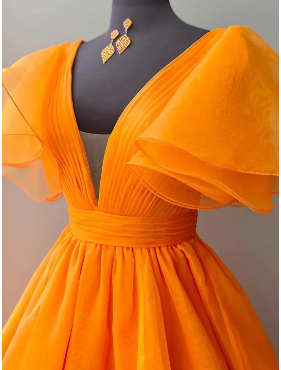 Evening Gown Celebrity Style Dress Wedding Party Floor Length Short Sleeve V Neck Fall Wedding Guest Organza with Pleats Ruffles simple gentle atmospheric and unique desi Bring summer colors to enhance whiteness