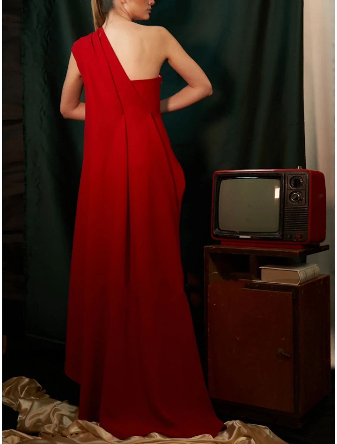 Evening Gown Christmas Red Green Dress Elegant Dress Formal Sweep / Brush Train Sleeveless One Shoulder Stretch Chiffon with simple gentle atmospheric and unique desi Bring summer colors to enhance whiteness