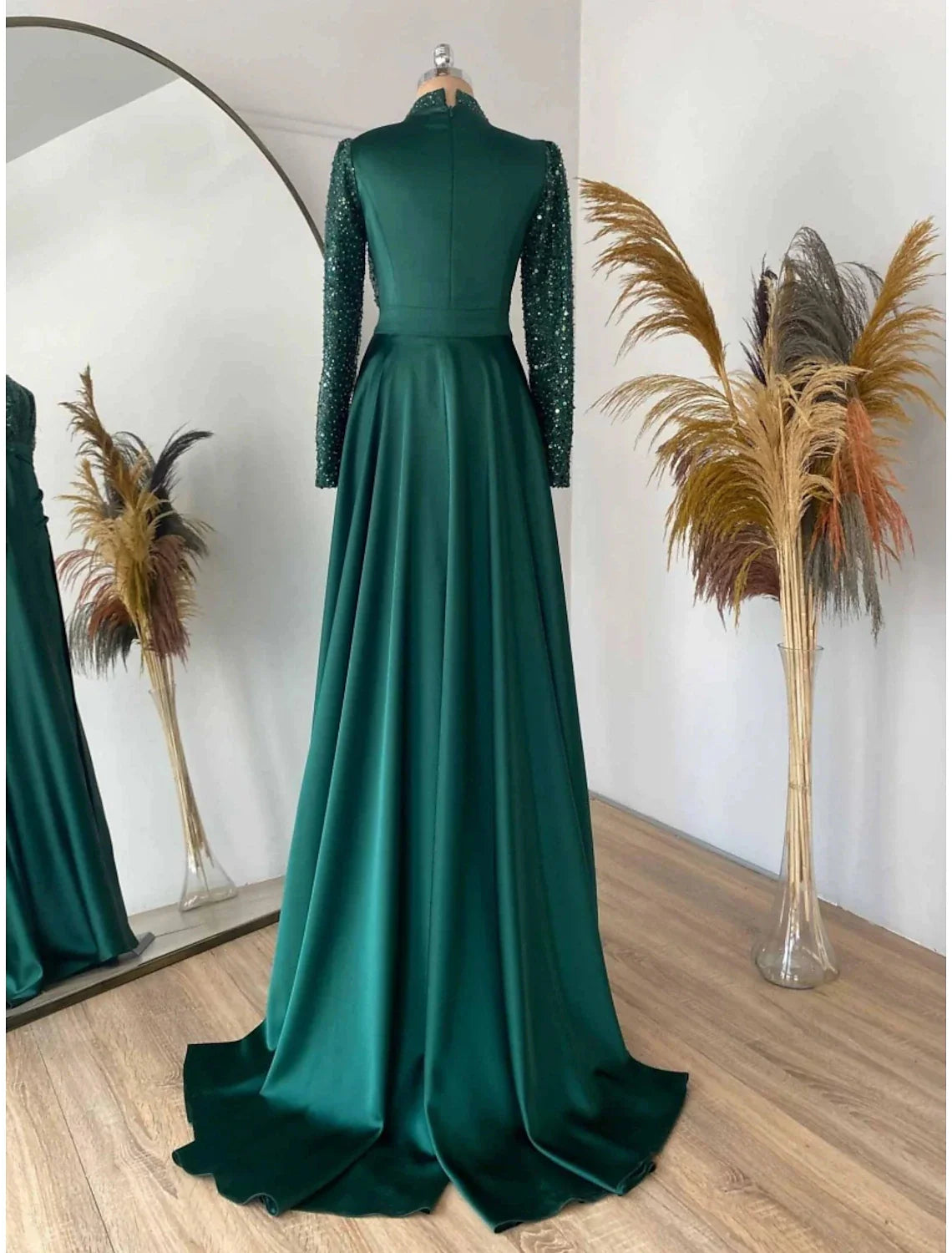Evening Gown Christmas Red Green Dress Formal Sweep / Brush Train Long Sleeve Jewel Neck Satin with Pleats Ruched Sequin simple gentle atmospheric and unique desi Bring summer colors to enhance whiteness