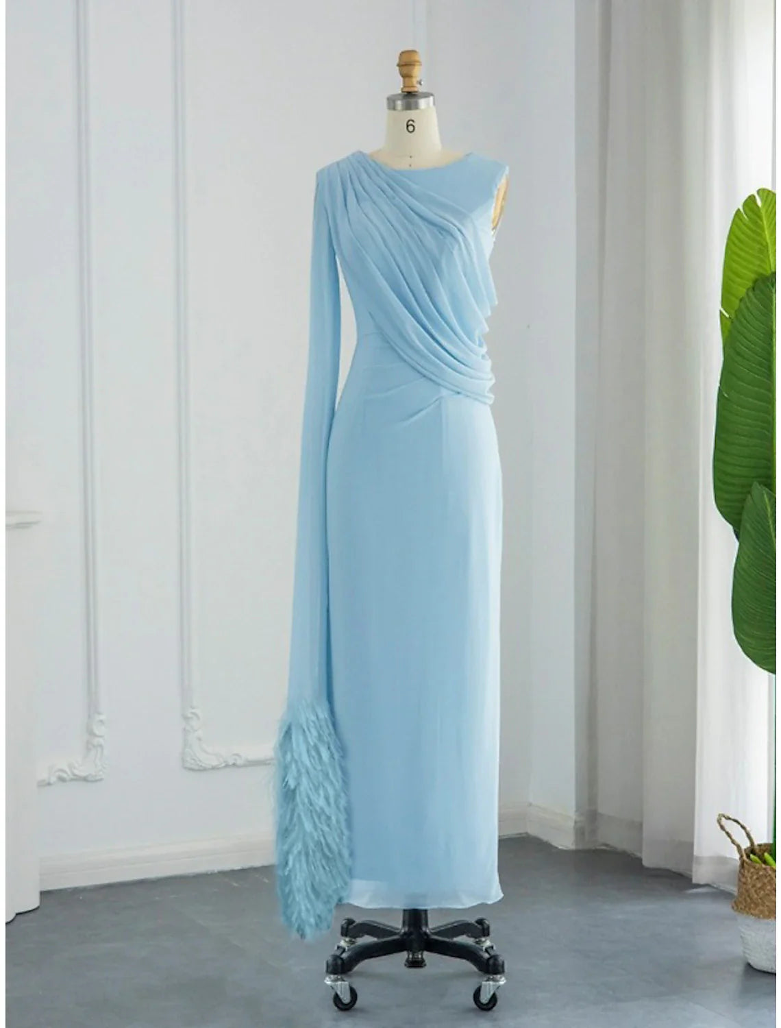 Evening Gown Elegant Dress Formal Fall Sweep / Brush Train Sleeveless Cowl Neck Chiffon with Feather Ruched Slit simple gentle atmospheric and unique desi Bring summer colors to enhance whiteness
