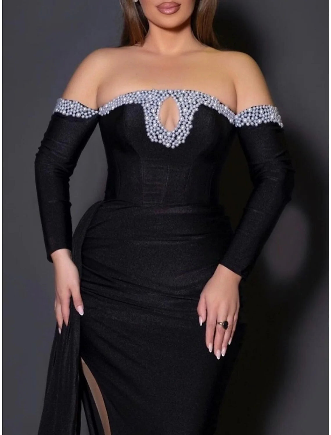 Evening Gown Elegant Dress Formal Sweep / Brush Train Black Dress Long Sleeve Off Shoulder Satin with Pleats Ruched Beading simple gentle atmospheric and unique desi Bring summer colors to enhance whiteness