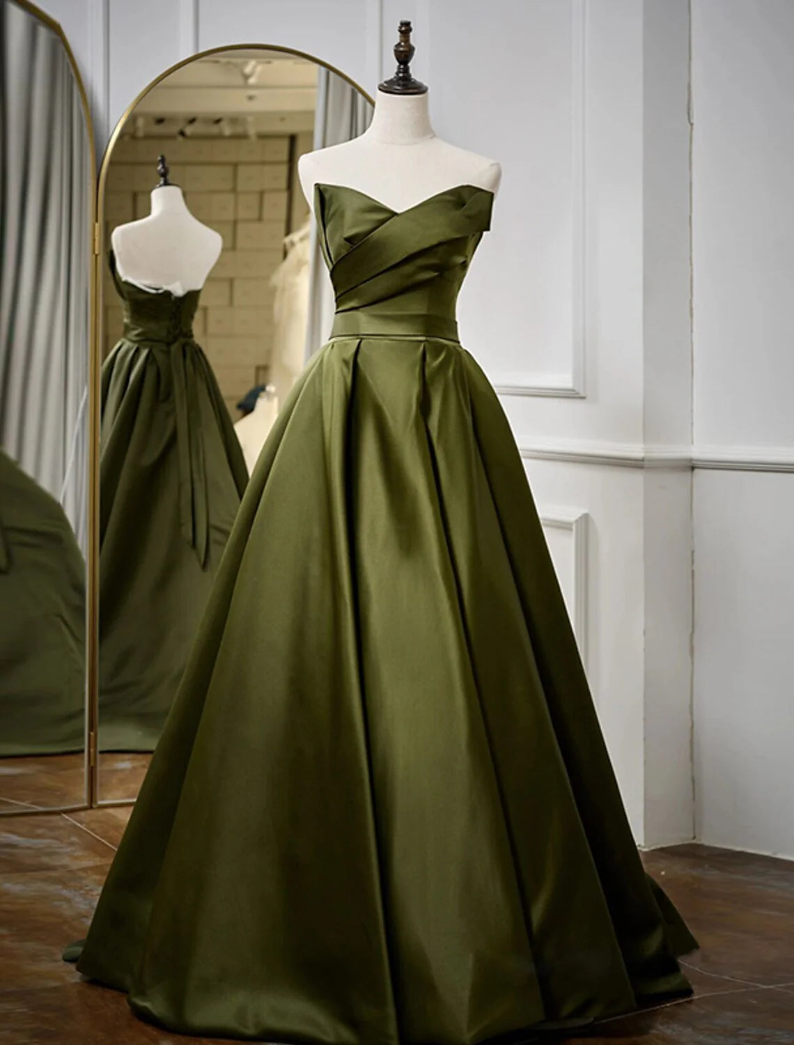 Evening Gown Open Back Dress Formal Wedding Guest Floor Length Sleeveless Strapless Satin with Pleats Strappy simple gentle atmospheric and unique desi Bring summer colors to enhance whiteness