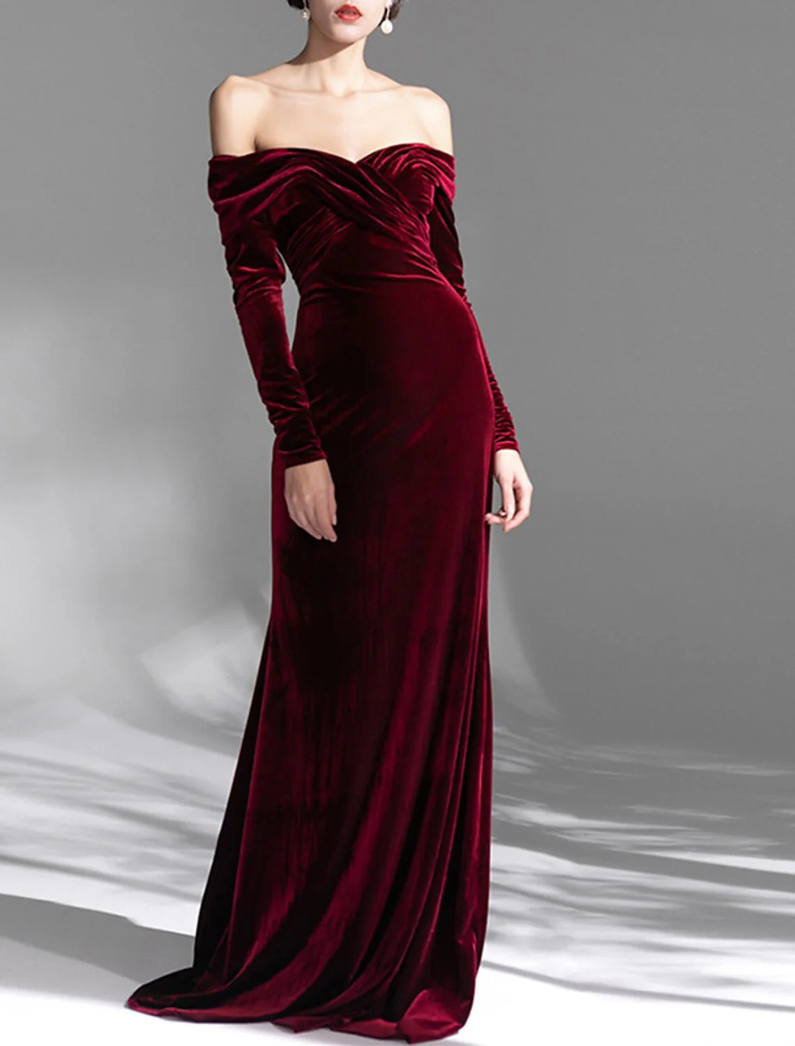 Evening Gown Open Back Dress Formal Wedding Guest Sweep / Brush Train Long Sleeve Off Shoulder Velvet with Ruched simple gentle atmospheric and unique desi Bring summer colors to enhance whiteness