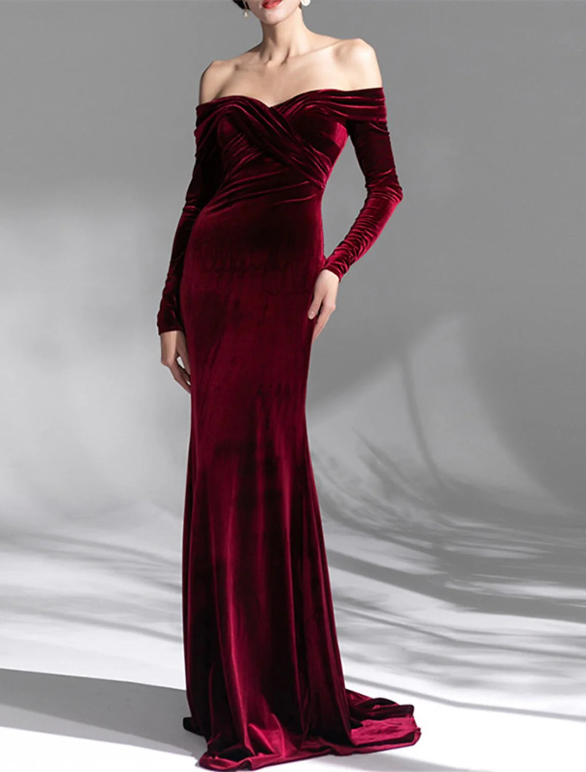 Evening Gown Open Back Dress Formal Wedding Guest Sweep / Brush Train Long Sleeve Off Shoulder Velvet with Ruched simple gentle atmospheric and unique desi Bring summer colors to enhance whiteness