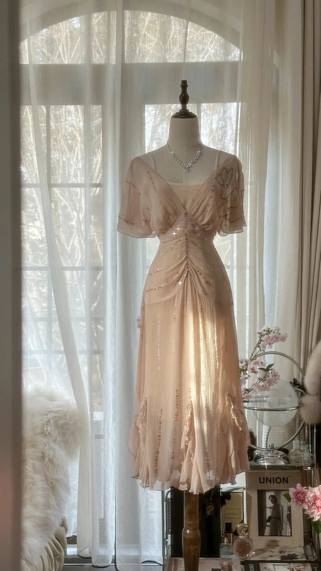 Fashion Elegant Ruffle Neckline Short Satin Homecoming Dress simple gentle atmospheric and unique desi Bring summer colors to enhance whiteness ﻿