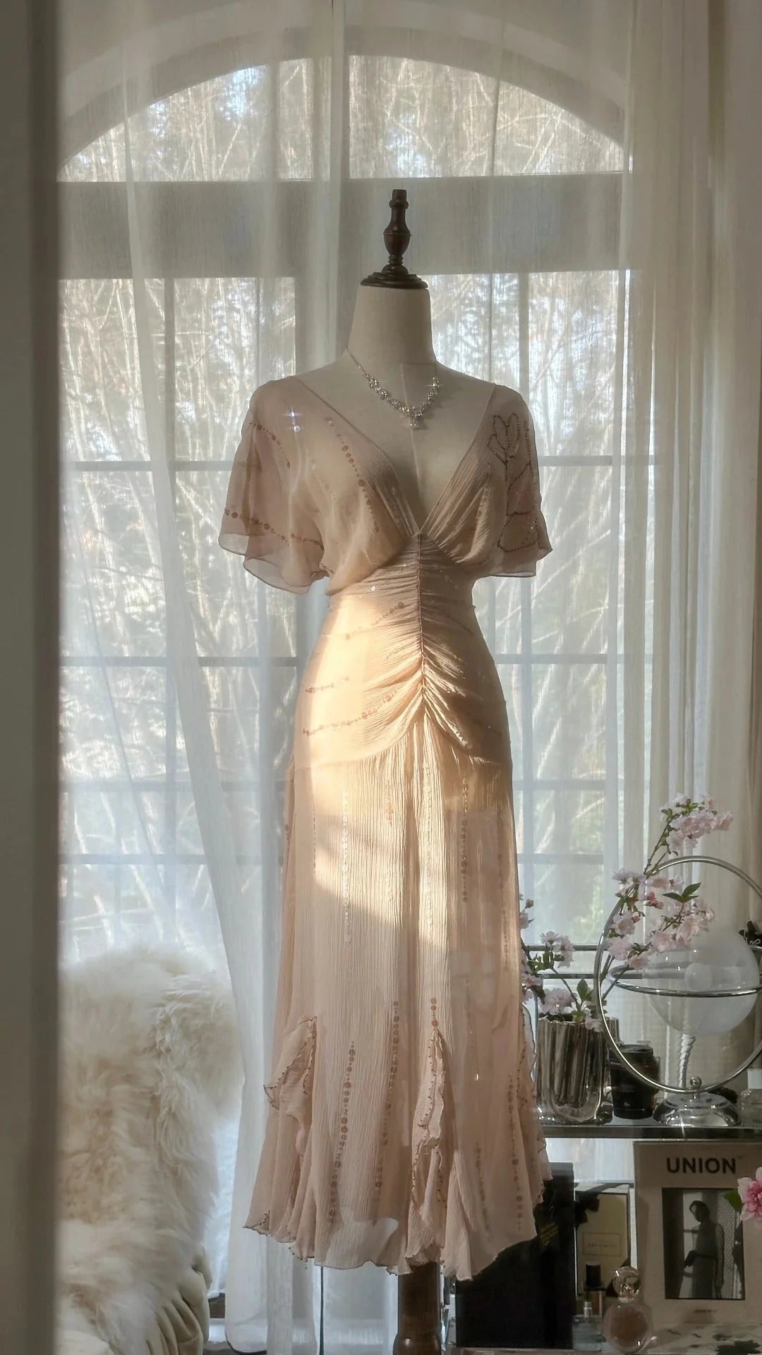 Fashion Elegant Ruffle Neckline Short Satin Homecoming Dress simple gentle atmospheric and unique desi Bring summer colors to enhance whiteness ﻿