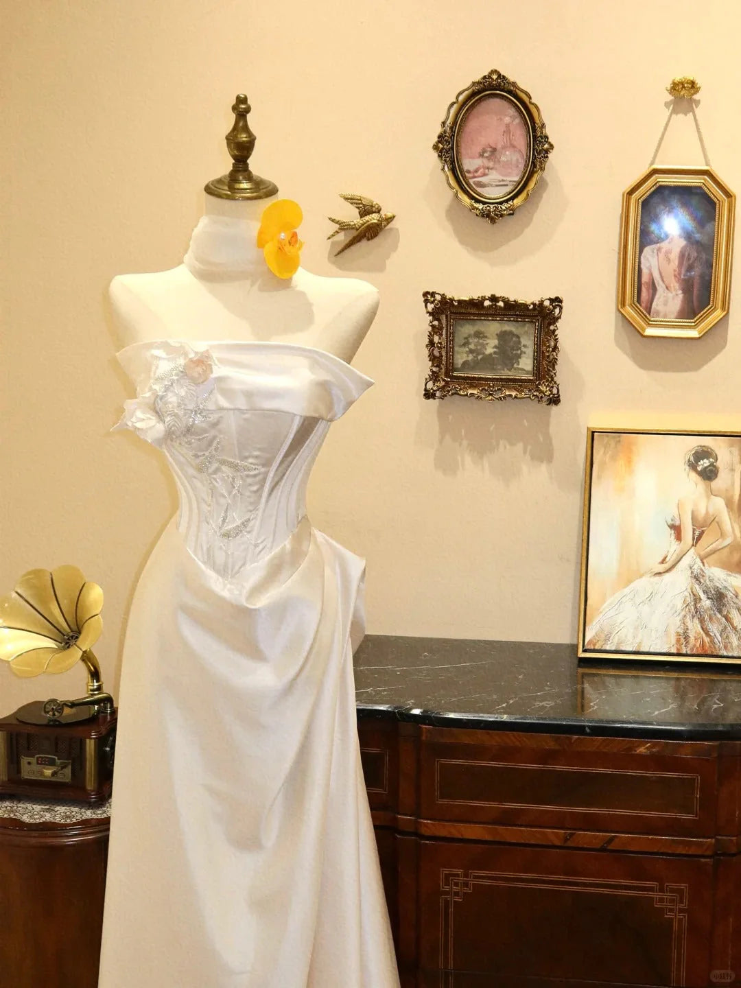 Floral Long Satin Ball Gown Evening Gown simple gentle atmospheric and unique desi Bring summer colors to enhance whiteness