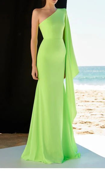 Fluorescent green dress with one shoulder design and slim fishtail skirt suitable for occasions such as dinners and seaside events
