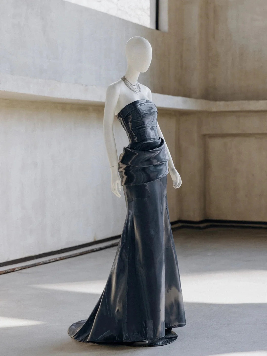 Goddess Liquid Metal Dress simple gentle atmospheric and unique desi Bring summer colors to enhance whiteness