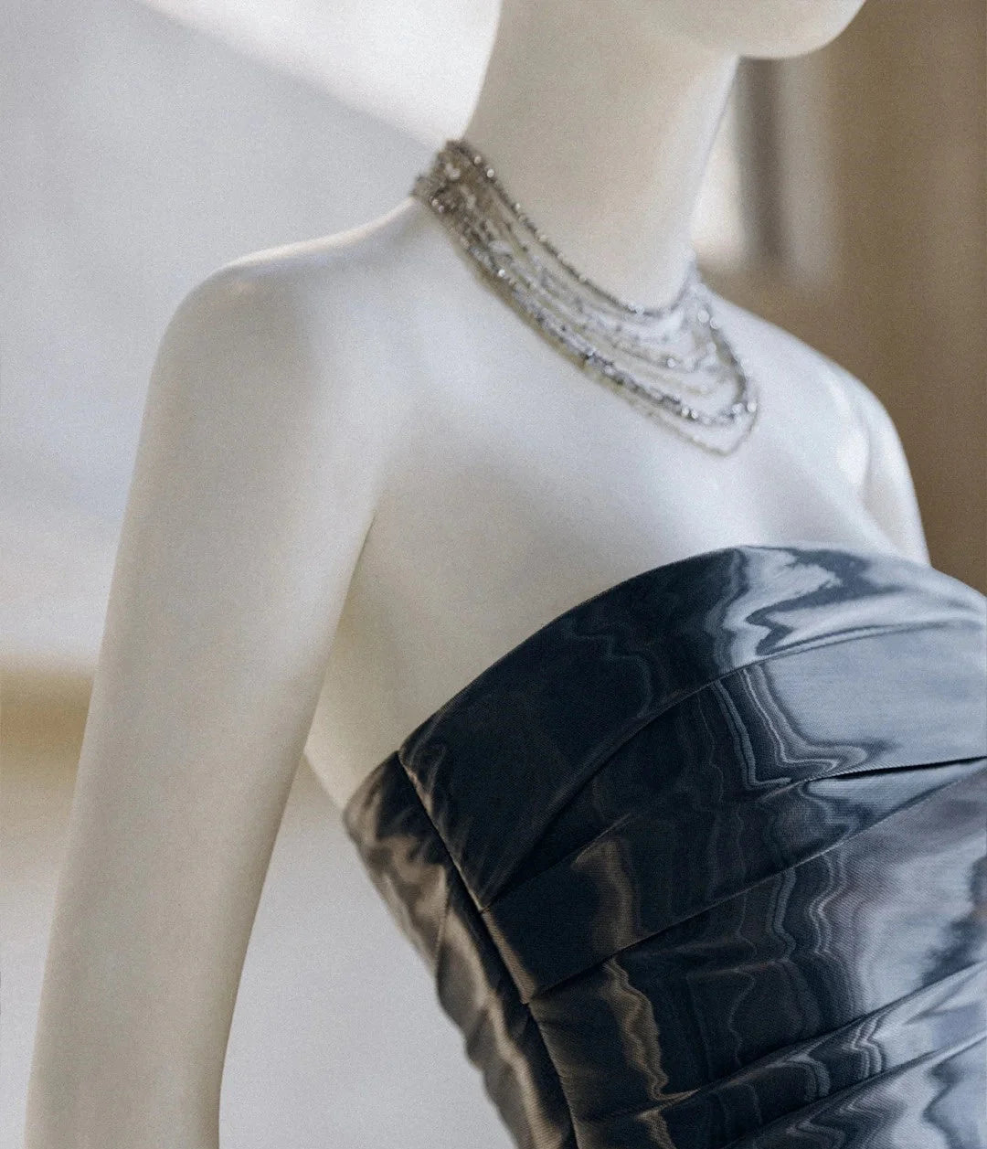 Goddess Liquid Metal Dress simple gentle atmospheric and unique desi Bring summer colors to enhance whiteness