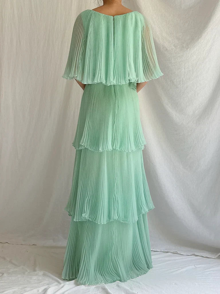 Green Layered Chiffon A Line V Neck Simple Long Party Dress Evening Dress 18 Birthday Dress simple gentle atmospheric and unique desi Bring summer colors to enhance whiteness