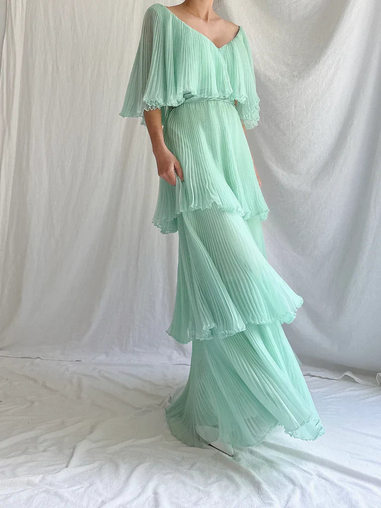 Green Layered Chiffon A Line V Neck Simple Long Party Dress Evening Dress 18 Birthday Dress simple gentle atmospheric and unique desi Bring summer colors to enhance whiteness