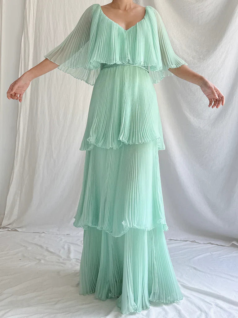 Green Layered Chiffon A Line V Neck Simple Long Party Dress Evening Dress 18 Birthday Dress simple gentle atmospheric and unique desi Bring summer colors to enhance whiteness