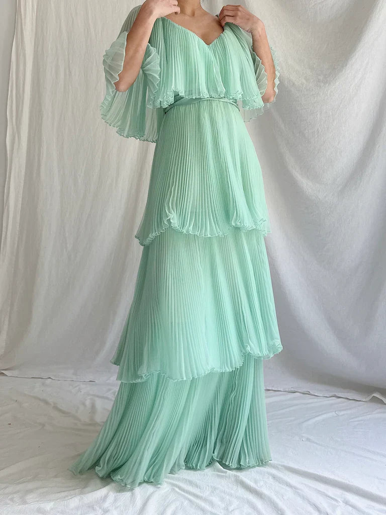 Green Layered Chiffon A Line V Neck Simple Long Party Dress Evening Dress 18 Birthday Dress simple gentle atmospheric and unique desi Bring summer colors to enhance whiteness