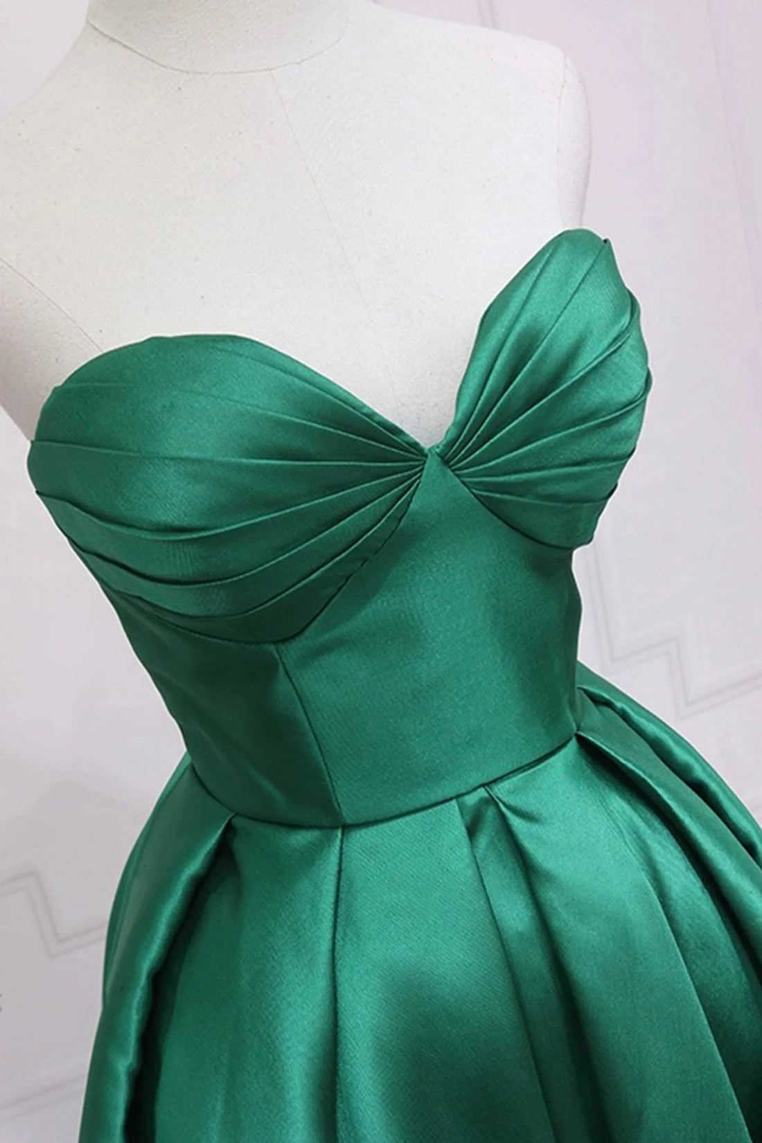 Green Satin High Low Prom Dress Cute Sweetheart Neck Evening Party Dress simple gentle atmospheric and unique desi Bring summer colors to enhance white